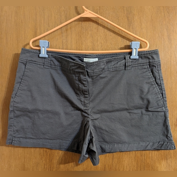 💥 5 for 25 💥 New York & Company ⚡size 16 shorts⚡ color grey 🩶 - Picture 1 of 7